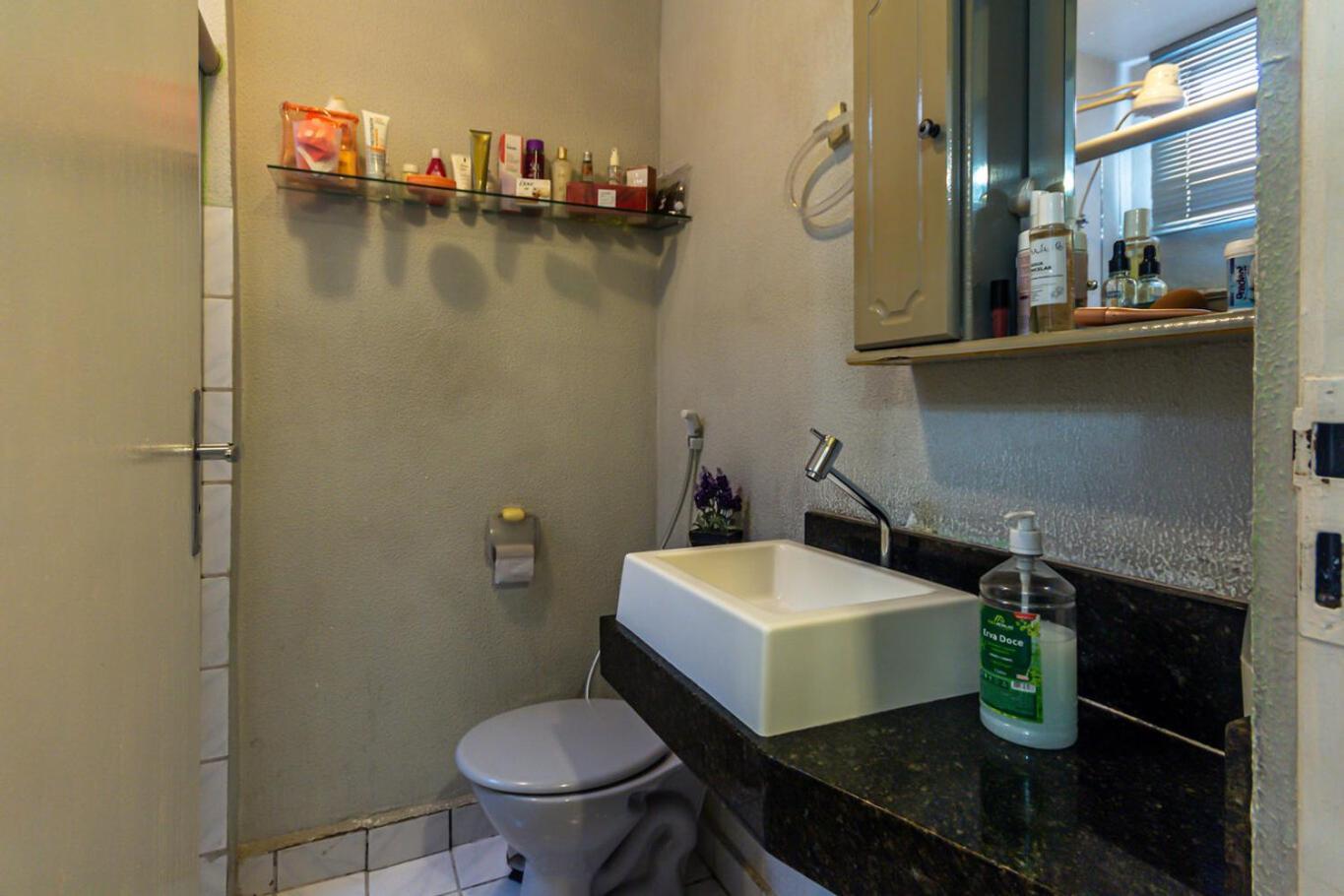 Apto C Otima Localizacao Em Gloria, Apartment *